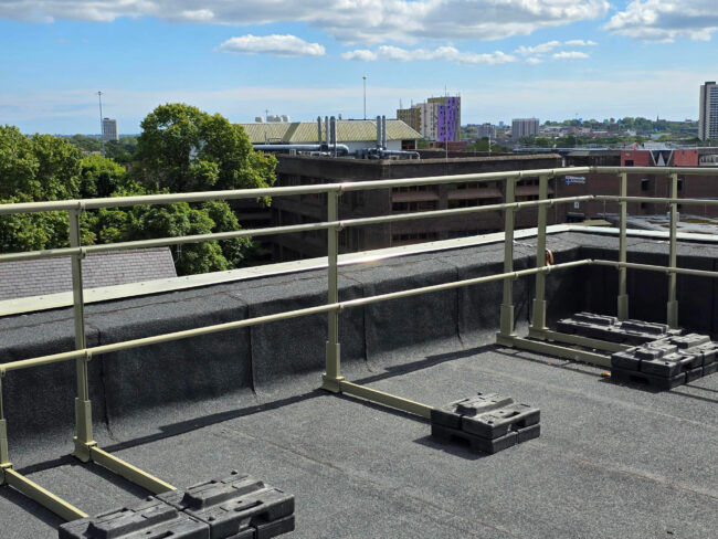 dani-alu-barrial-freestanding-balustrade-newcastle-university11