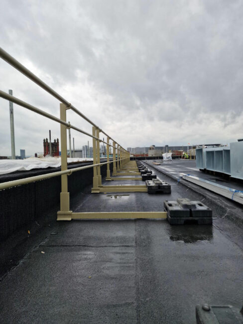 dani-alu-barrial-freestanding-balustrade-newcastle-university4
