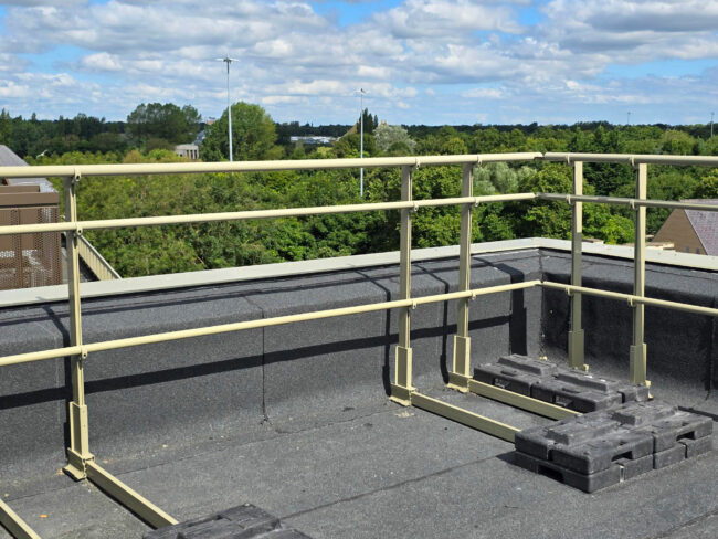 dani-alu-barrial-freestanding-balustrade-newcastle-university5